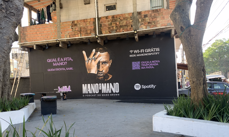 Spotify conecta moradores do Capão Redondo ao rapper Mano Brown com grafite multimídia