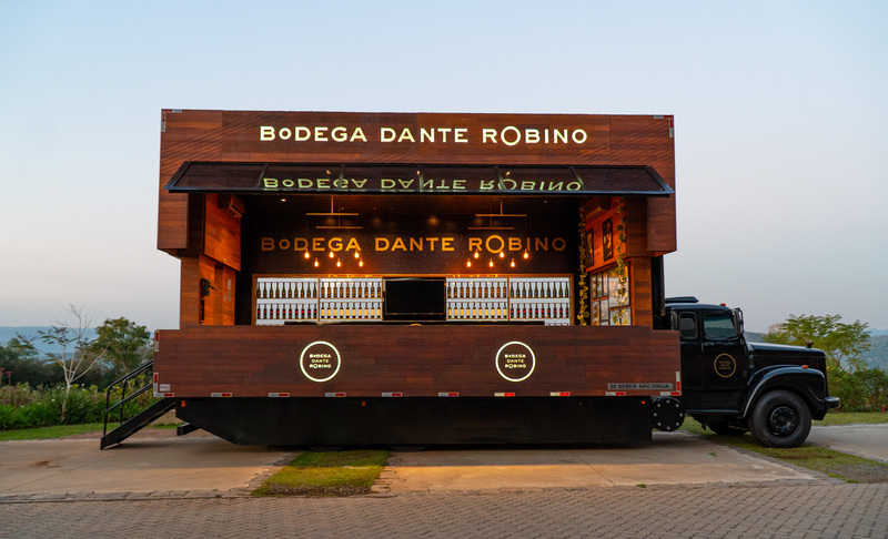 Bodega Dante Robino transporta público do Paraná para Mendoza com wine truck