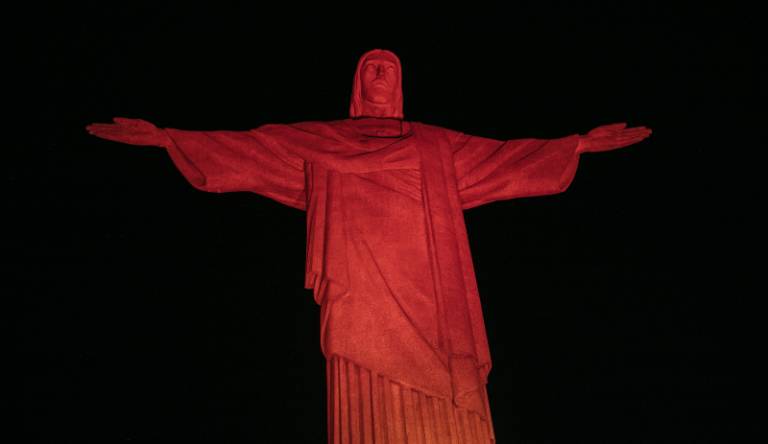 Renner coloriu o Cristo Redentor com Coleção Primavera Verão 23/24