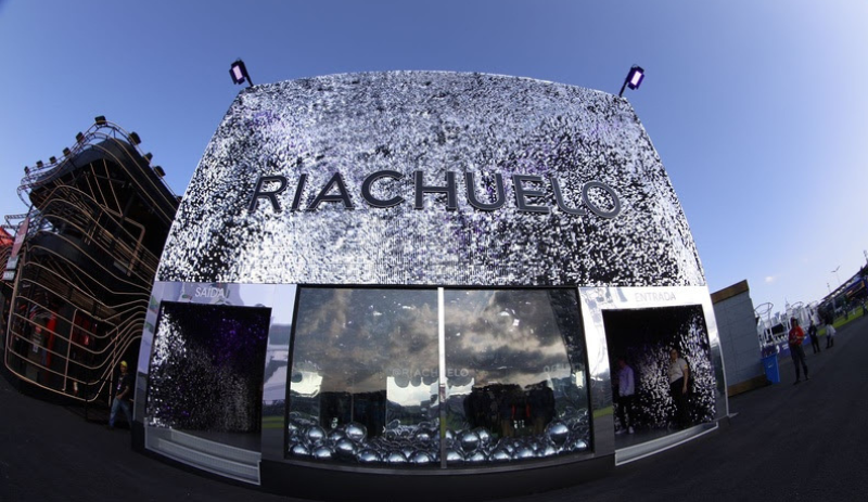 Riachuelo chega no The Town com moda e cenários instagramáveis