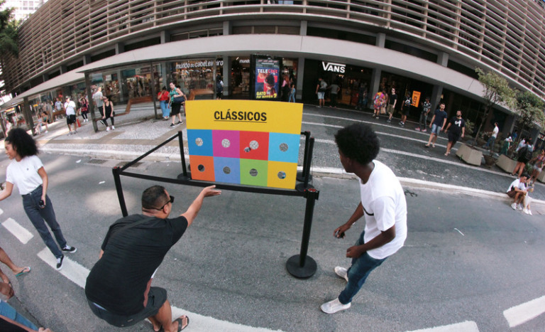 Vans promoveu customização de Ecobags na Vans Store Avenida Paulista