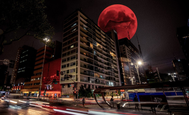 Budweiser subiu Super Lua vermelha no céu de São Paulo