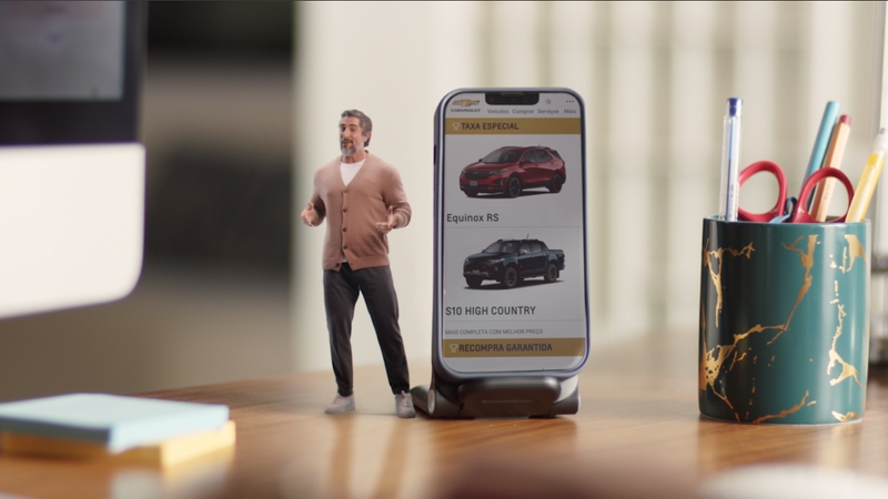 Mini Marcos Mion invade cotidiano das pessoas em campanha da Chevrolet