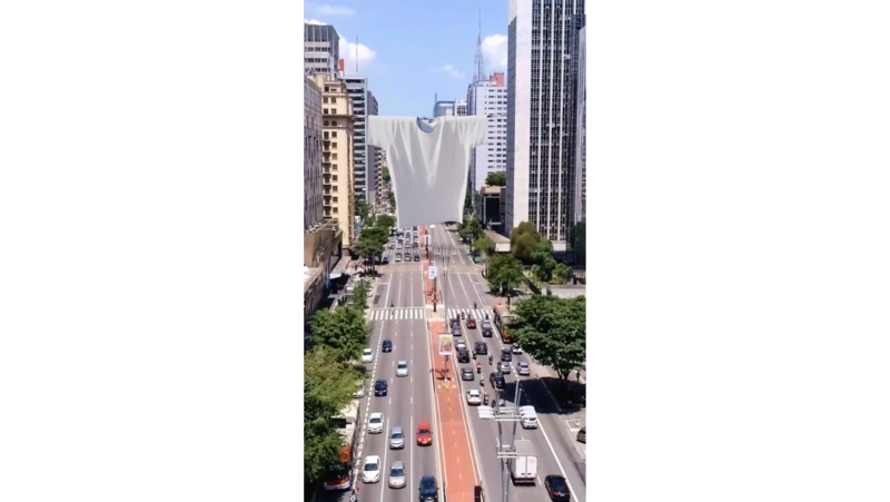 Hering 'pendura' camiseta entre prédios da Avenida Paulista