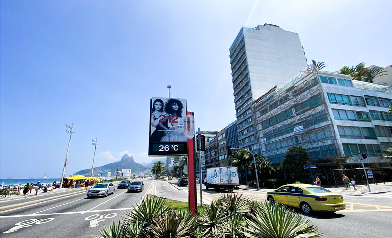 Carolina Herrera invade as ruas cariocas em ação OOH