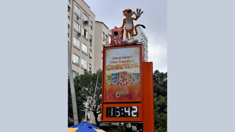 Chester Cheetah e seus dedos de Cheetos tomam relógios de SP e Rio