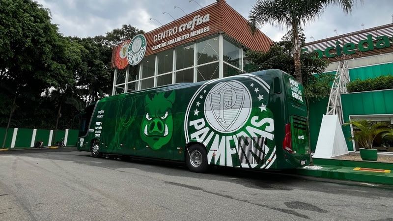 wemobi e Palmeiras apresentam novo layout do ônibus oficial do clube