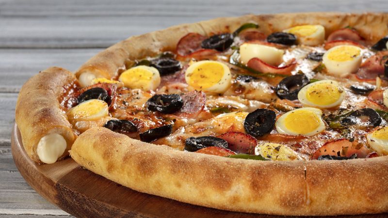 Domino’s Pizza lança borda recheada em parceria com a Catupiry