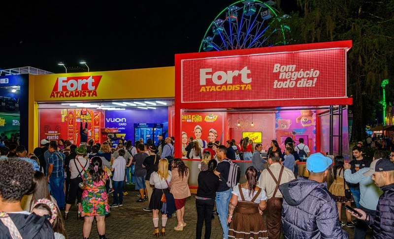 Fort Atacadista leva ativações para a 38ª Oktoberfest de Blumenau