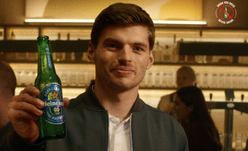 Heineken 0.0 celebra consumo responsável em campanha com Max Verstappen