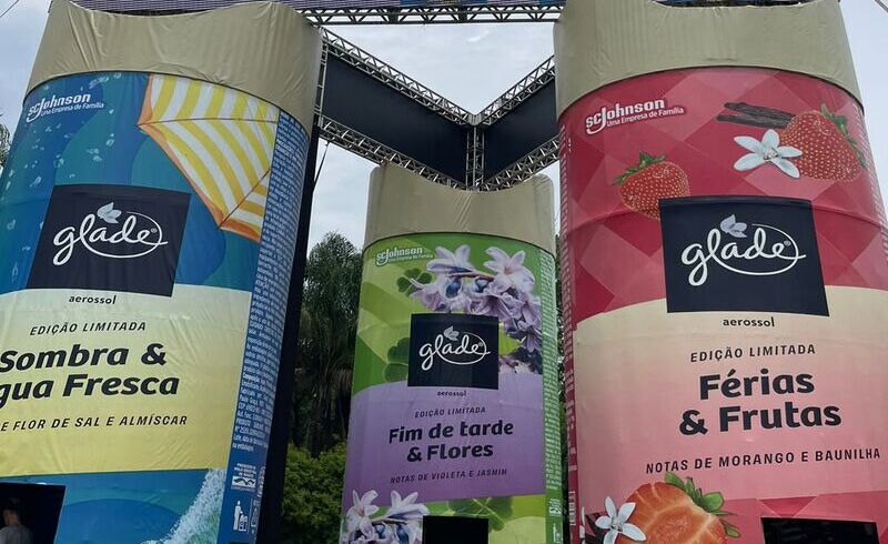 Glade colocou latas gigantes de aerossol em São Paulo