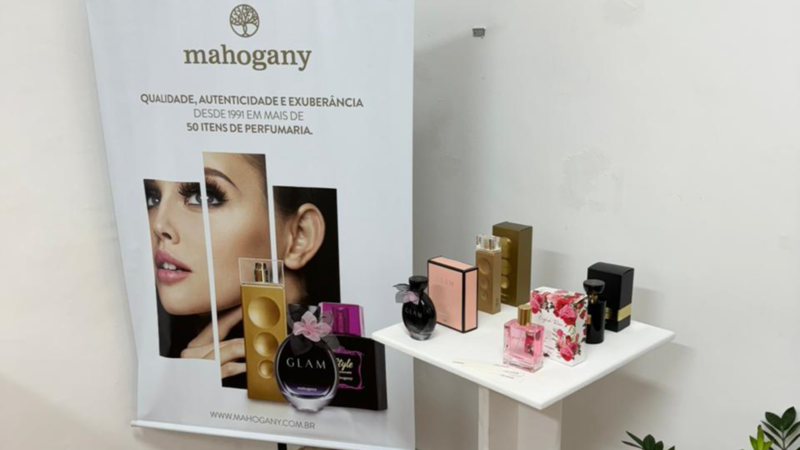 Mahogany esteve presente na exposição Perfume – História & Arte