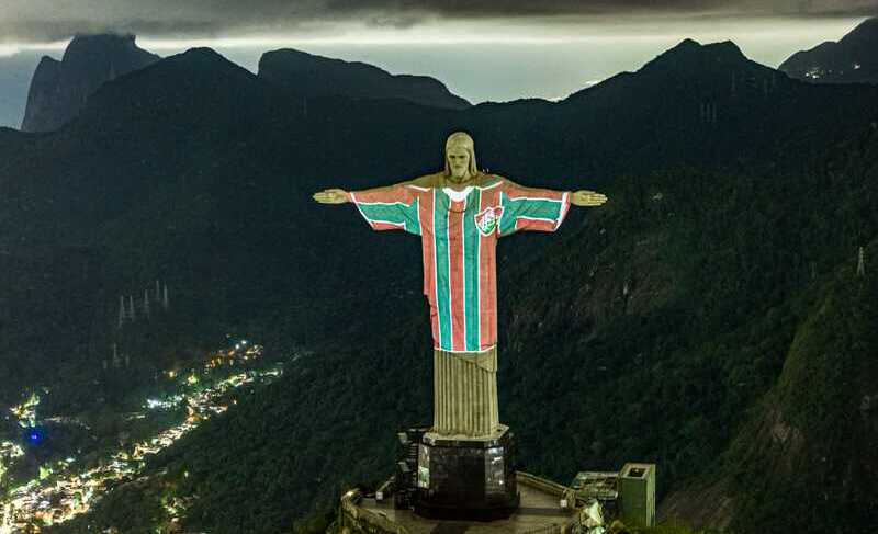 Fluminense vestiu camisa no Cristo Redentor em homenagem ao título da Libertadores