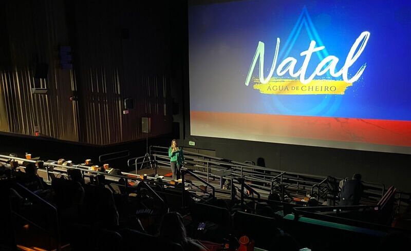 Água de Cheiro divulgou lançamentos de Natal em sala de cinema