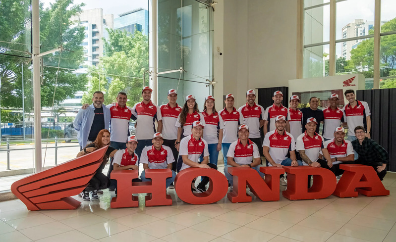 Honda Racing trouxe pilotos para visita a escritório e fábricas em SP