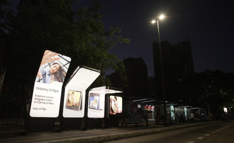 Samsung faz exposição do Galaxy Z Flip5 em pontos de ônibus de São Paulo