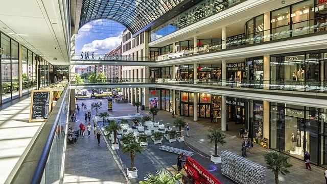 Tudo junto e misturado -  Até o luxo desafia os shopping centers