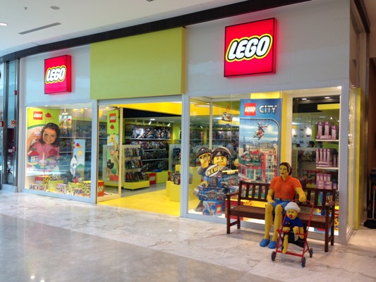 Lego inaugura loja conceito em Curitiba