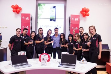 Julio Rocha marca presença na inauguração da LG 