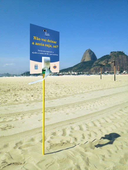 'Lixo na Praia é Um Saco' é promovida nas praias cariocas