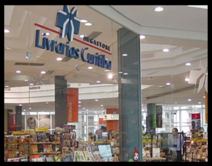 Livrarias Curitiba com programação cultural