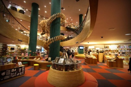 Shopping Curitiba realiza troca de figurinhas 
