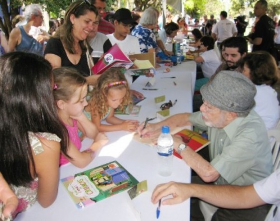 Hoje tem "Livro de Graça na Praça" em Belo Horizonte