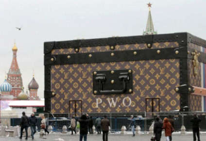 Governo russo ordena retirada de mala da Louis Vuitton