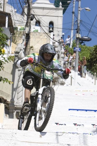 Descida das Escadas de Santos 2010 – Final – 07 fev 2010 – A brasileira Luana Oliveira, campeã feminina.