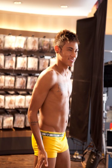 Lupo leva Neymar ao ponto de venda
