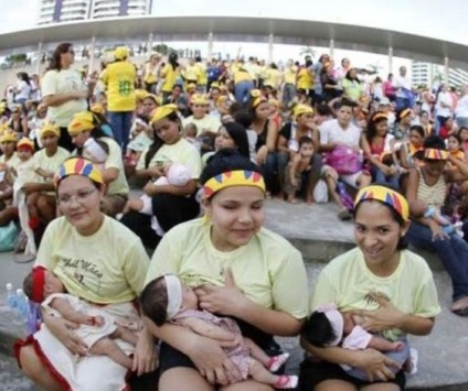 'Mamaço' coletivo reúne mais de mil mães na Ponta Negra