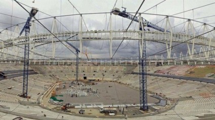 Operários param obras no Maracanã por mais salário