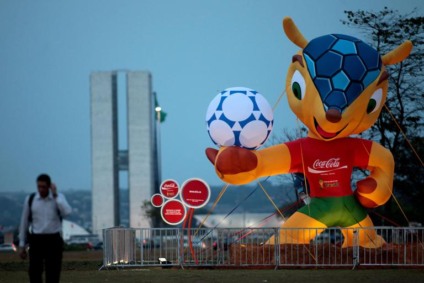 Mascote da Copa: Sem nome, porém, de agenda cheia