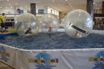 Mega Ball faz sucesso no Blumenau Norte
