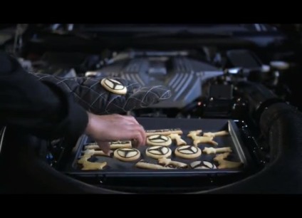 Mercedes usa motor de carro para assar biscoitos