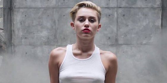 SKY corta cabelo de fãs da Miley Cyrus em ação da aktuellmix 