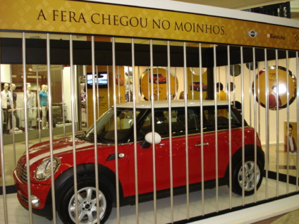 MINI Cooper sai da jaula no Natal do Moinhos