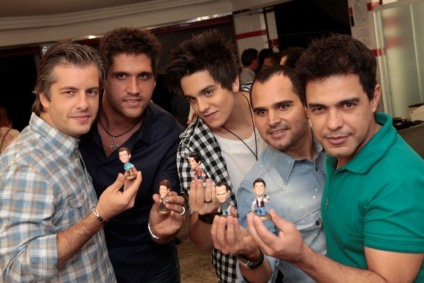 Miniastros na promo da Friboi