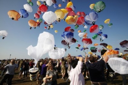 Macarrão instantâneo cai do céu com prêmio