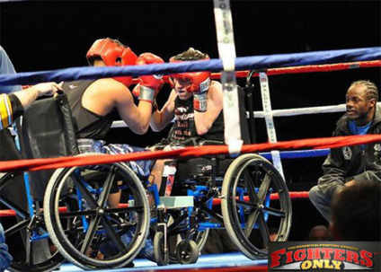 Inglaterra realiza torneio de MMA em cadeira de rodas