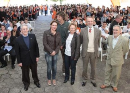 Guga marca presença na abertura do Mundo Senai