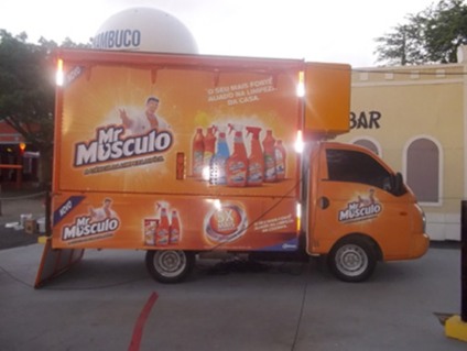  SC Johnson e sua cozinha itinerante divulgam Mr. Músculo