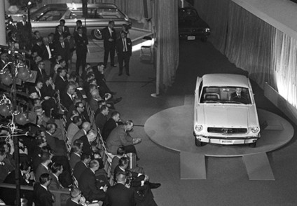 La Compañía Ford presenta el nuevo Mustang a la prensa en la Feria Mundial de Nueva York.