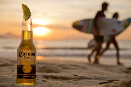 Corona premia consumidor que viajar no Carnaval