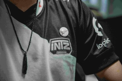 INTZ e HCloe fazem parceria por Abril Marrom