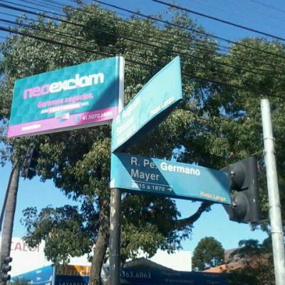 Plamarc homenageia NeoExclam nas ruas de Curitiba