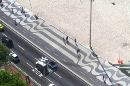 Calçadão de Copacabana fica liso pelas mãos da Niely