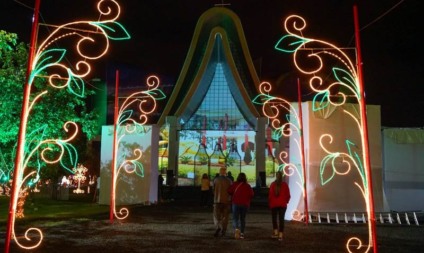 Evento marca a abertura do 'Natal de Luzes da Itaipu'