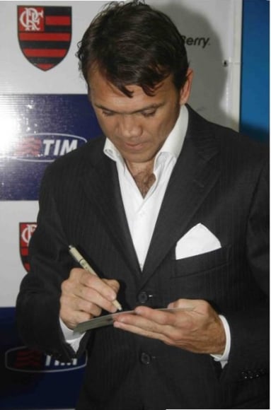 Petkovic em noite de autógrafos no Leblon