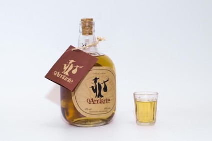 João Andante lança livro com receitas a base de Cachaça